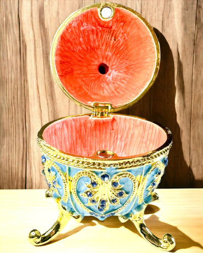 Fabergén Taivaallinen Muna – Emaloitu Korujen Järjestäjä - taivaan sininen väri. Personointi kaiverruksella