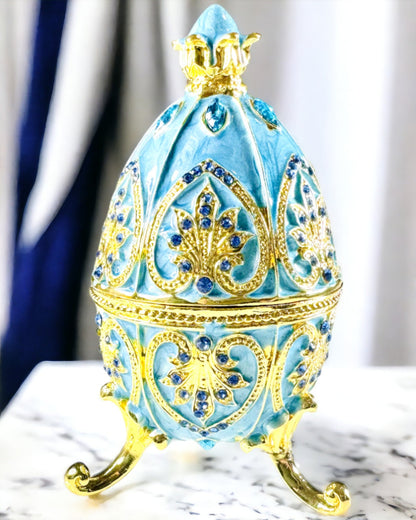 Fabergén Taivaallinen Muna – Emaloitu Korujen Järjestäjä - taivaan sininen väri. Personointi kaiverruksella
