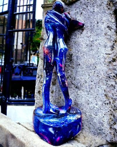 Kosminen syleily - Hartsifiguuri kaiverrusvaihtoehdolla