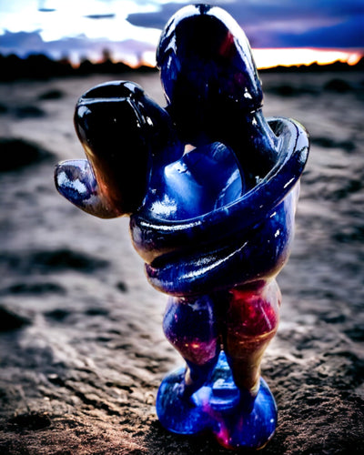 Kosminen syleily - Hartsifiguuri kaiverrusvaihtoehdolla