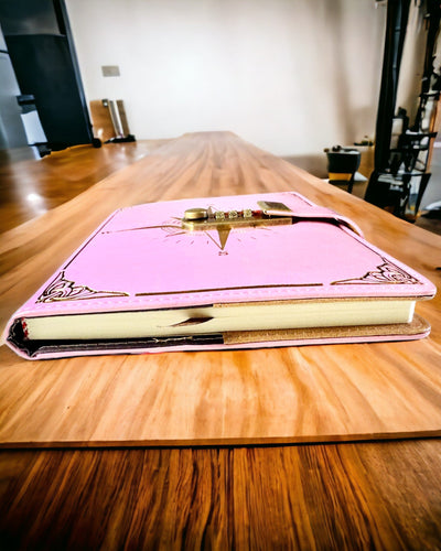 Premium-muistikirja salalukolla A5 - Vintage-tyyli kompassilla, japanilainen design, paperitavarat opiskelijoille ja liiketoimintaan. Personointi kaiverruksella