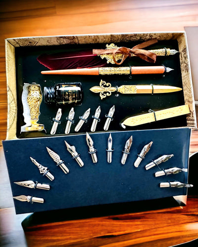 Eksklusiivinen kalligrafiasetti, kastettava mustekynä ja mustesetti, personointi kaiverruksella