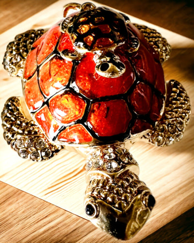 "Kilpikonnaperhe"-rasia - oranssi väri, personointi kaiverruksella