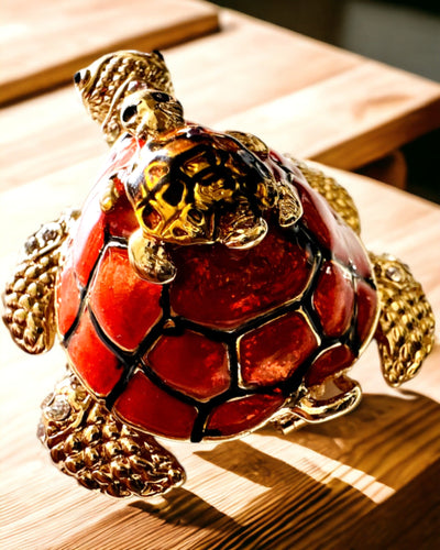 "Kilpikonnaperhe"-rasia - oranssi väri, personointi kaiverruksella