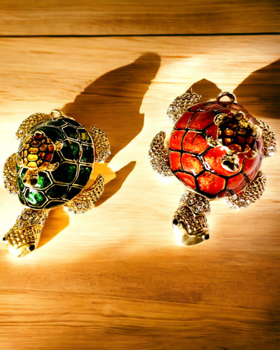 "Kilpikonnaperhe"-rasia - oranssi väri, personointi kaiverruksella