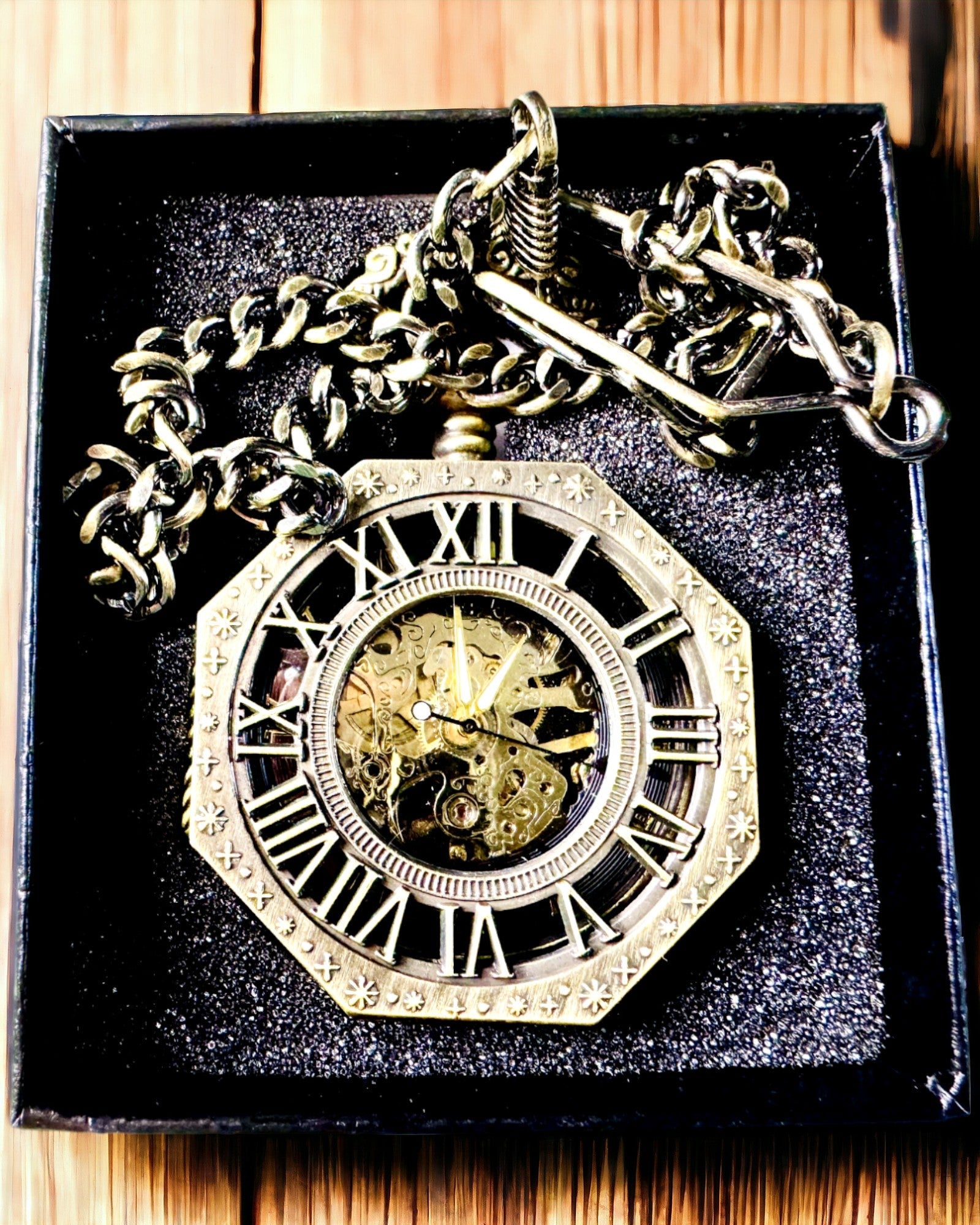 Klassinen kahdeksankulmainen ruskea mekaaninen taskukello steampunk-tyyliin - Ajaton