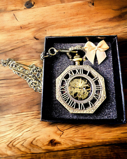 Klassinen kahdeksankulmainen ruskea mekaaninen taskukello steampunk-tyyliin - Ajaton