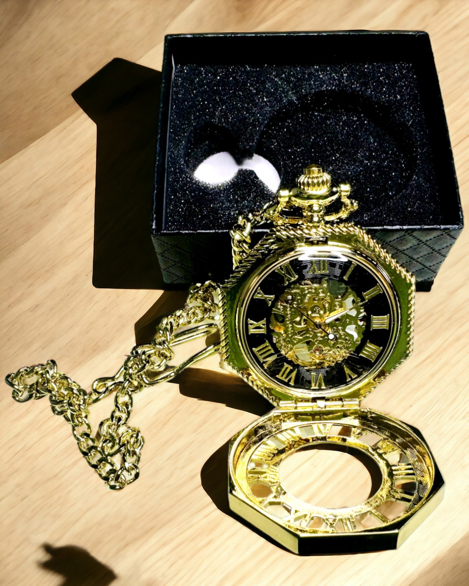 Eksklusiivinen Steampunk-tyylinen Taskukello Näkyvällä Koneistolla - Klassista Eleganssia