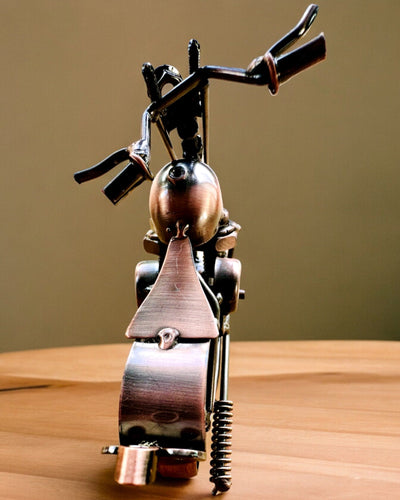 Käsintehty moottoripyörämalli raudasta, Chopper, personointi, kaiverrus lahjaksi