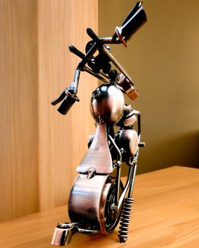 Käsintehty moottoripyörämalli raudasta, Chopper, personointi, kaiverrus lahjaksi