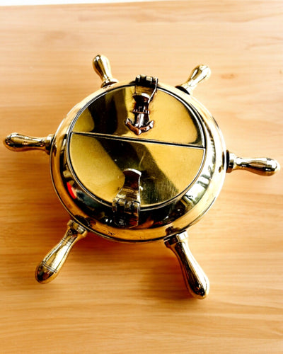 Messinkinen Kapteenin Tuhkakuppi - personointimahdollisuus lahjaksi kaiverruksella, käsintehty