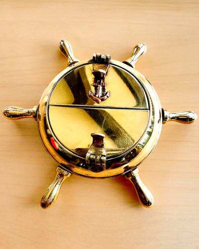 Messinkinen Kapteenin Tuhkakuppi - personointimahdollisuus lahjaksi kaiverruksella, käsintehty