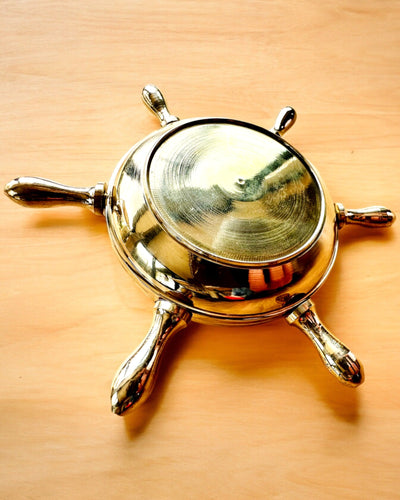 Messinkinen Kapteenin Tuhkakuppi - personointimahdollisuus lahjaksi kaiverruksella, käsintehty