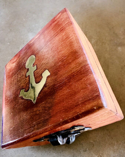 "Maritime"-kompaktikompassin puinen laatikko - mahdollisuus personointiin kaiverruksella