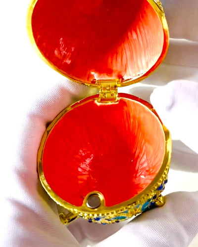 Fabergén Taivaallinen Muna – Emaloitu Korujen Järjestäjä - taivaan sininen väri. Personointi kaiverruksella