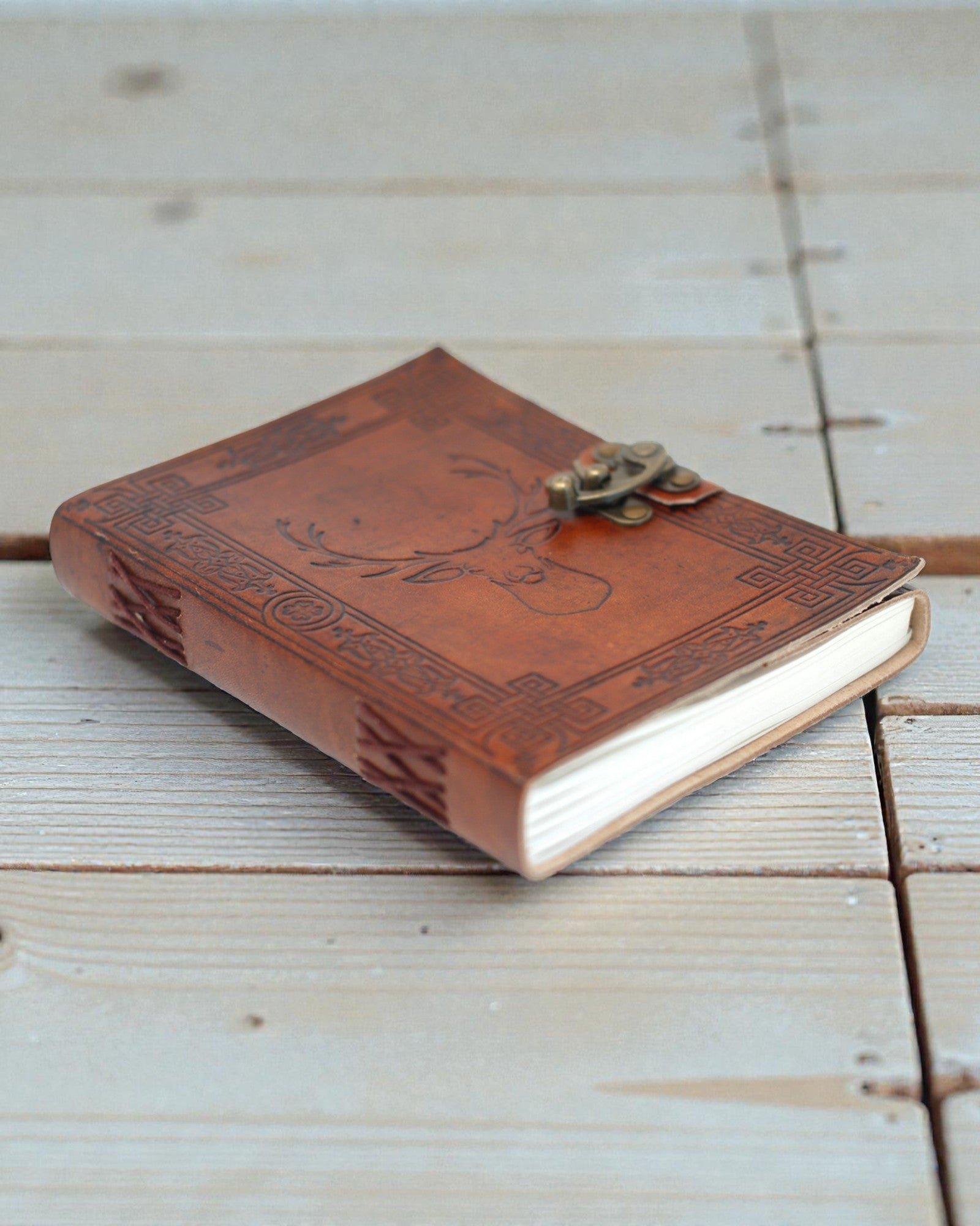 Cervus Spirit – Nahkainen muistikirja hirviaiheella