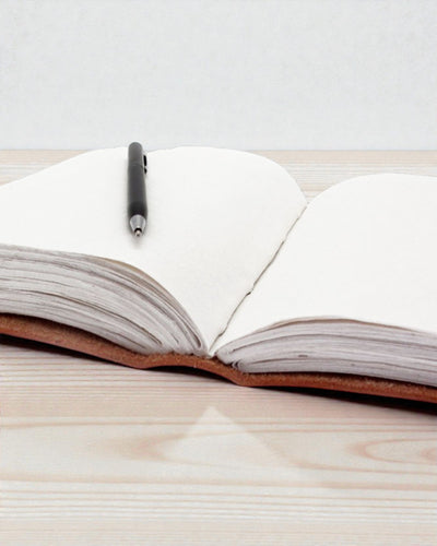 Nahkainen muistiinpanovihko 7 chakraa – suuri koko (25 x 33 cm) – 200 sivua