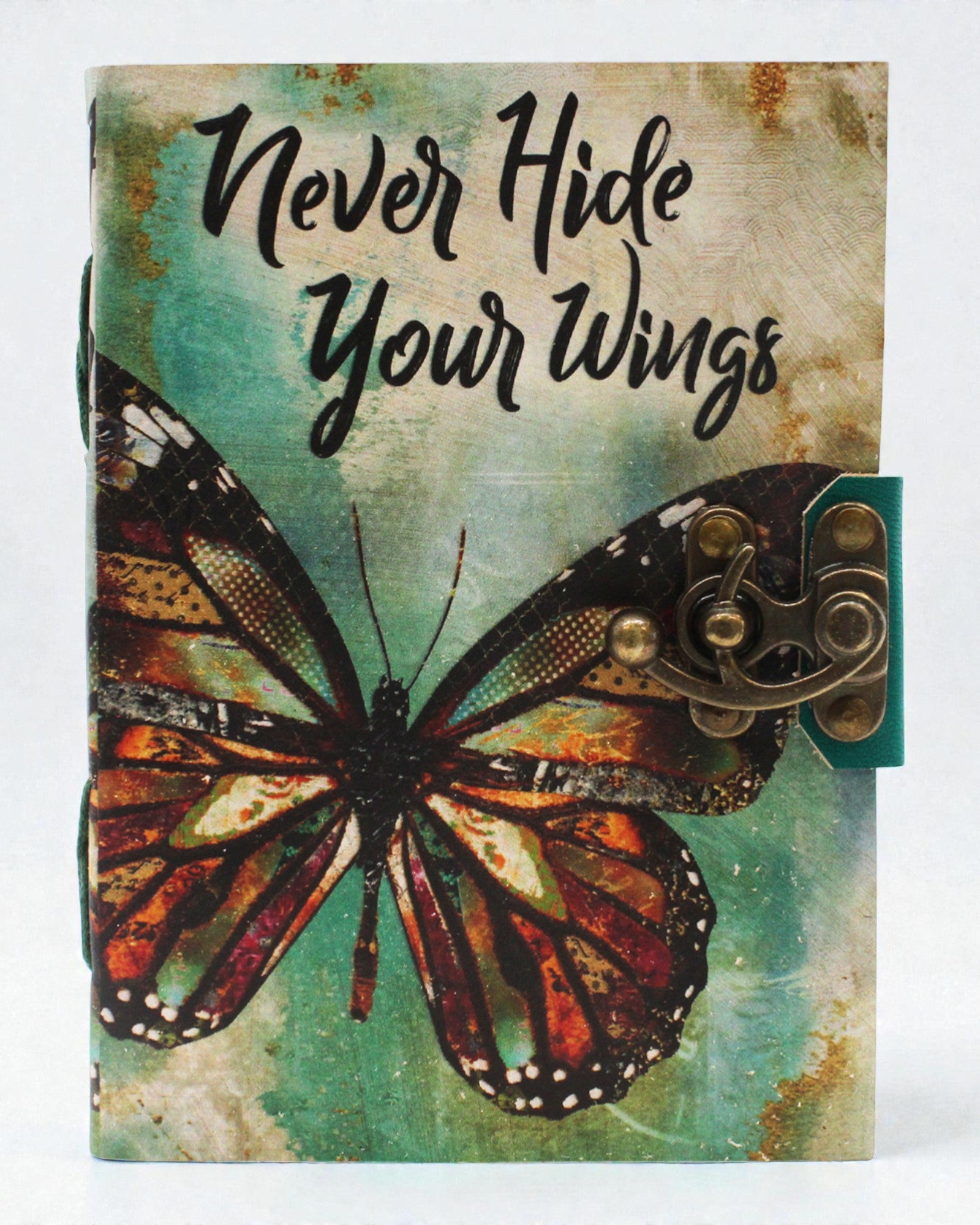 Nahkainen muistiinpanovihko Inspiraation perhonen Never Hide Your Wings – 13 × 18 cm