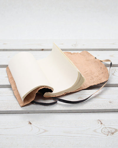 Rullattava nahkainen matkamuistikirja – 96 sivua – musta 21 × 15 cm