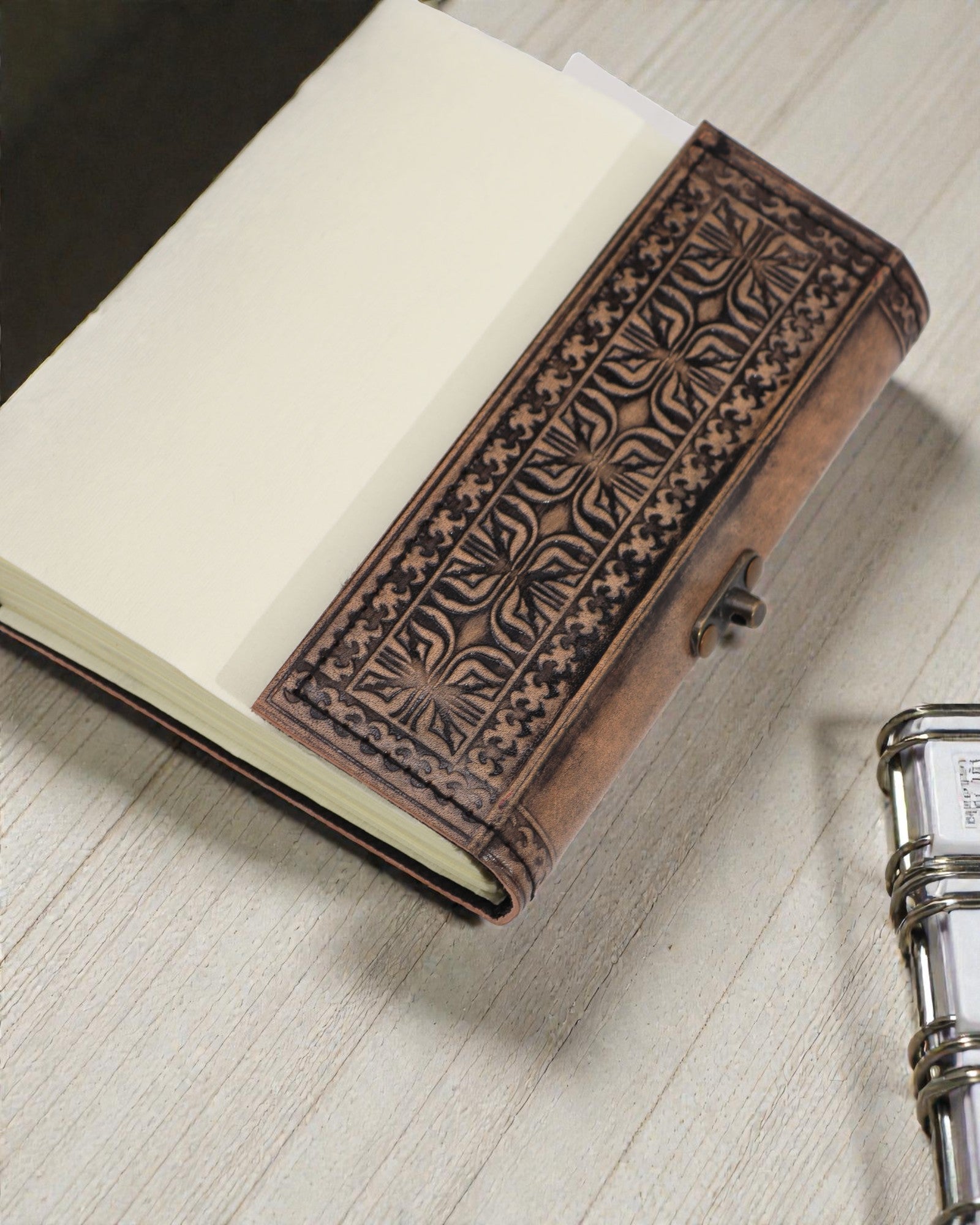 Hamsa - Salatieteellinen muistikirja - antiikinharmaa - 200 sivua - ommeltu reuna - 17.5x12.5x3cm