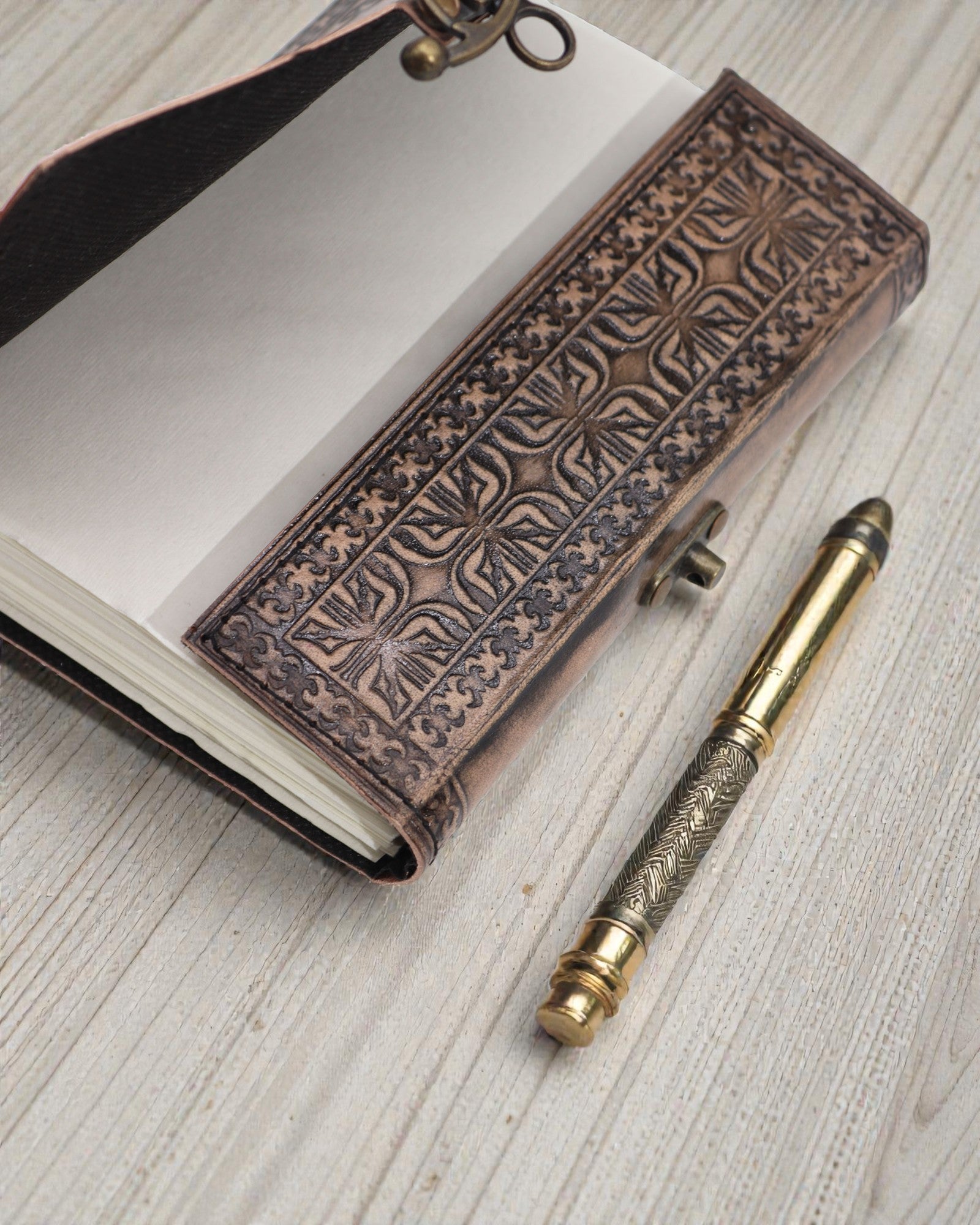 Lootusmandala – salatieteellinen muistikirja – antiikinharmaa – 200 sivua – ommelreuna – 17.5x12.5x3cm