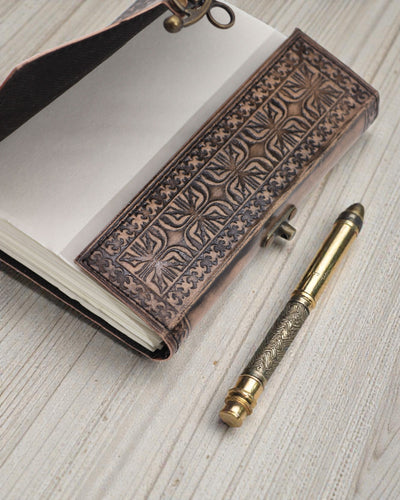 Lootusmandala – salatieteellinen muistikirja – antiikinharmaa – 200 sivua – ommelreuna – 17.5x12.5x3cm