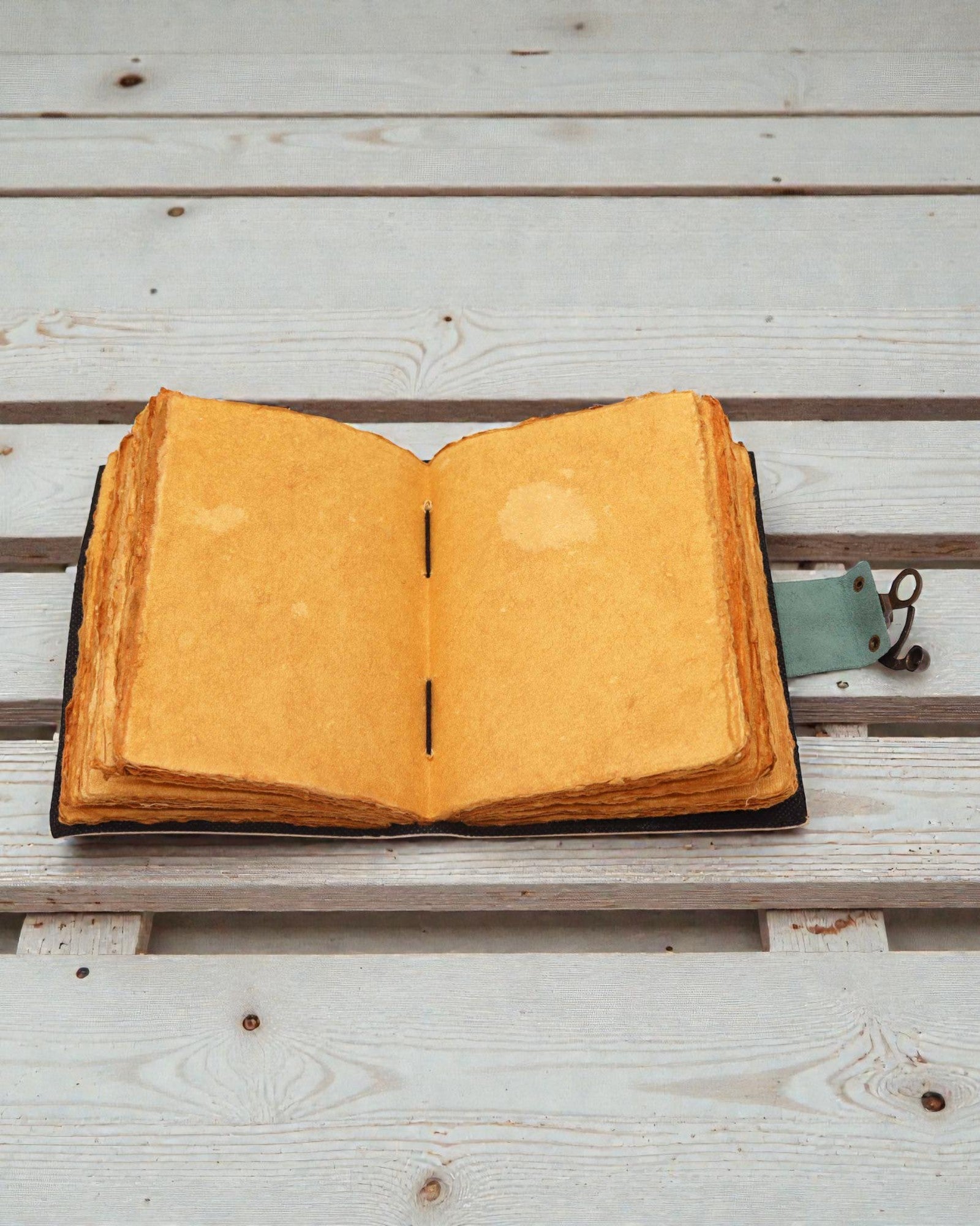 Nahkainen muistiinpanovihko Kuun vaiheet Luna Mystica – 13 × 18 cm