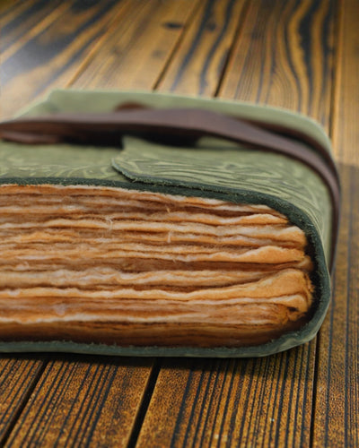 Green Maze Vintage – nahkakantinen muistikirja vanhennetuilla sivuilla 12,7 × 8,9 cm