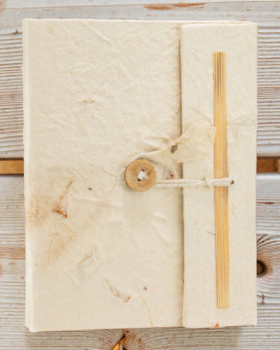 Keskikokoinen Lokta-muistikirja Botanical Touch – kuivatut kukat (45 lehteä, 15 x 12 cm)