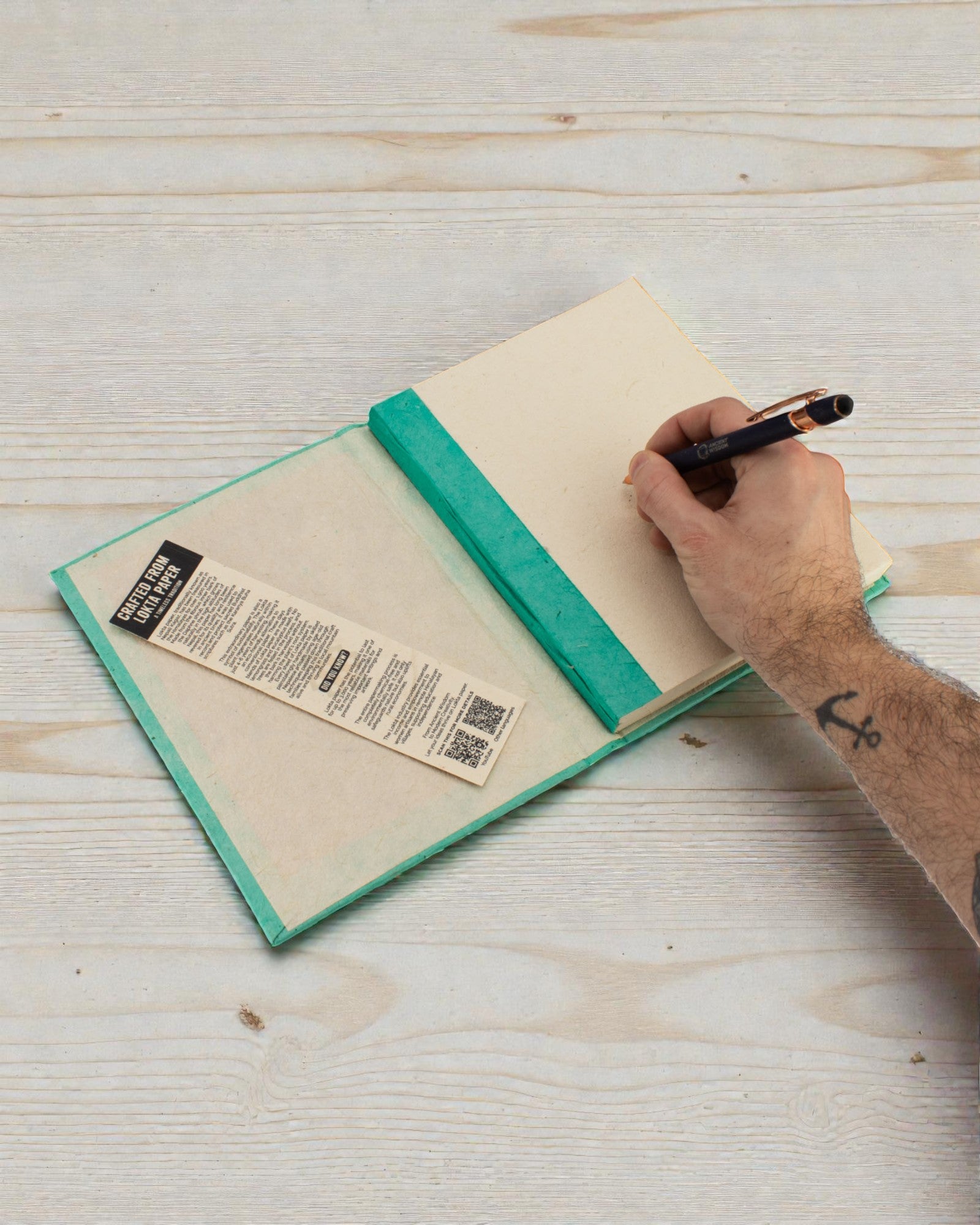 Taiteellinen Lokta-mosaiikkimuistikirja – sinivihreät minilaatat (45 arkkia, 21 x 15 cm)