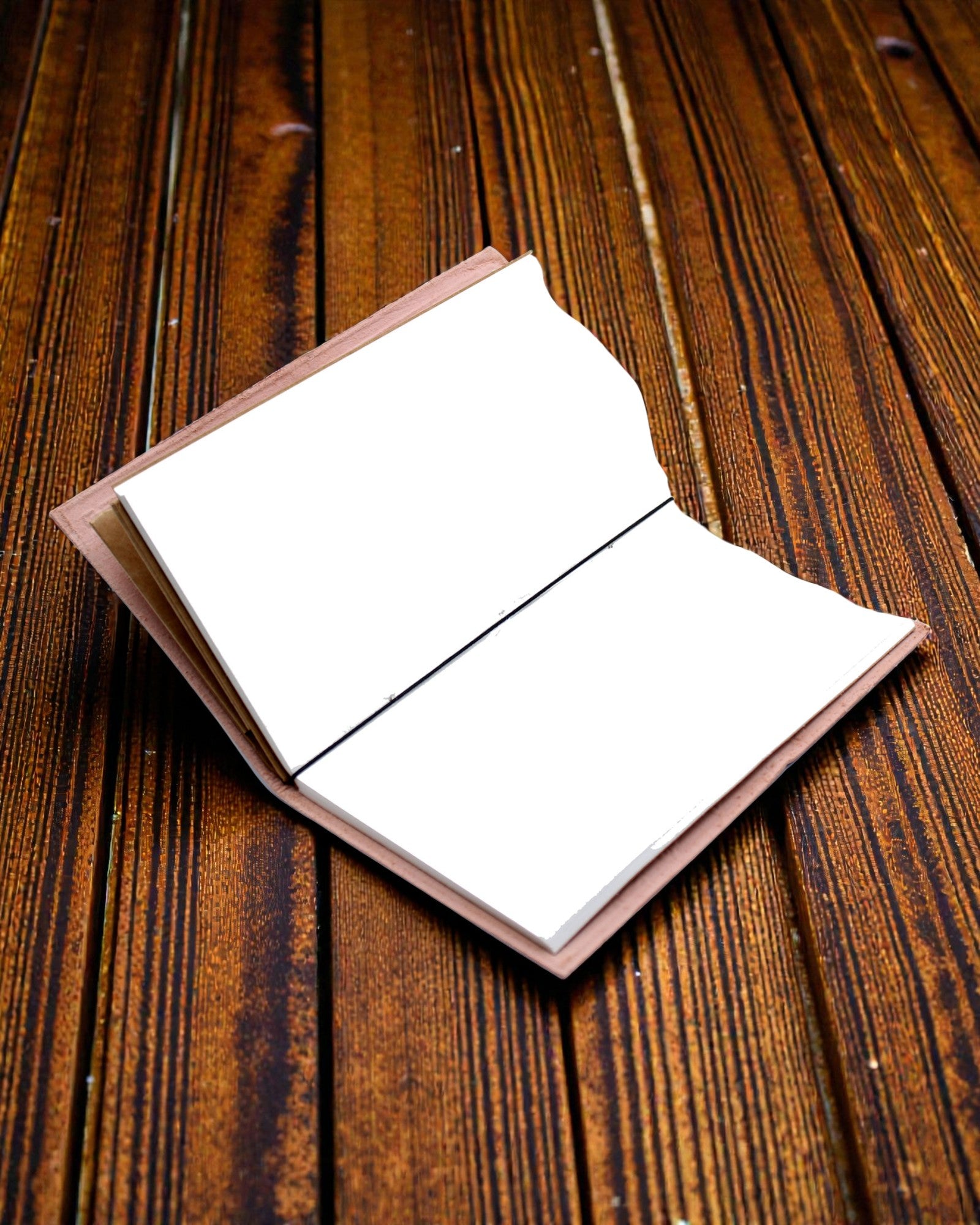 Seikkailu alkaa – punainen nahkainen käsintehty muistikirja 22 × 12 × 1,5 cm, 80 sivua