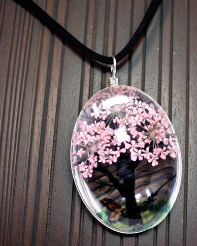 Ruusutarha – Elämänpuu-koru-setti kuivatuilla kukilla