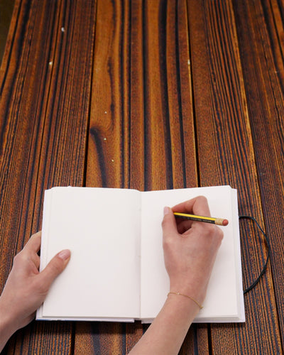 Waves Together – pieni muistikirja hihnalla ja kokospähkinästä tehdyllä napilla 18 × 12,5 cm, 200 sivua