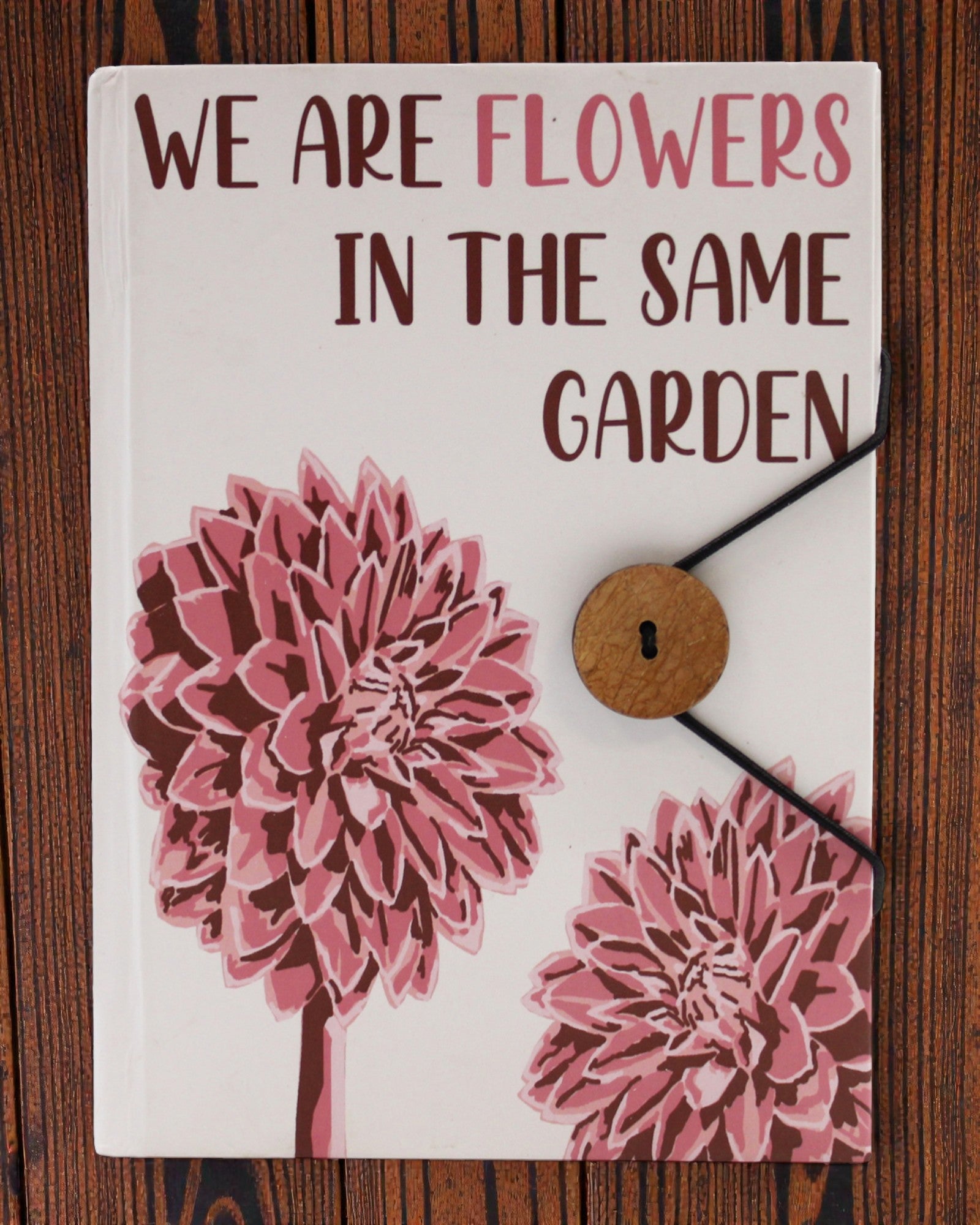 Kukat yhdessä – pieni muistikirja hihnalla ja kookosnapilla 18 × 12,5 cm, 200 sivua