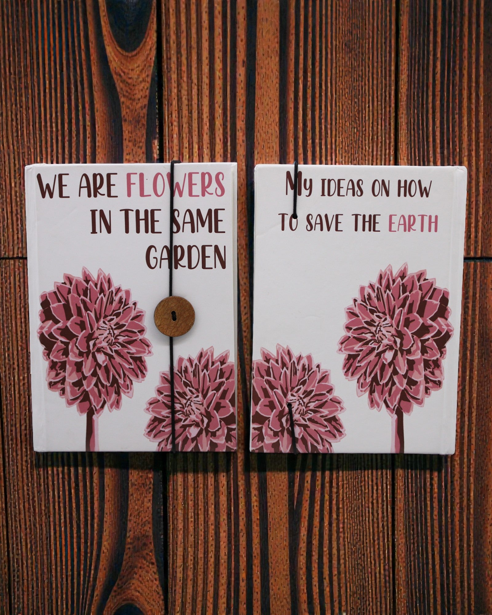 Kukat yhdessä – pieni muistikirja hihnalla ja kookosnapilla 18 × 12,5 cm, 200 sivua