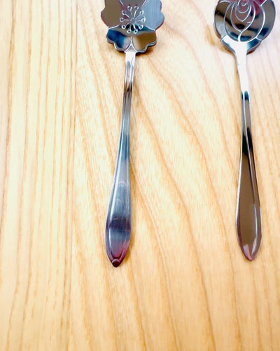 Tyylikäs lusikka "Kukkainen Eleganssi" – Personoitu lahjaksi, kaiverrus, 7 vaihtoehtoa valittavana