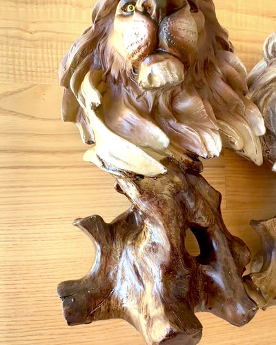 Lwia Odwaga -patsas hartsista, 28 cm korkea, kaiverrusmahdollisuus lahjaksi