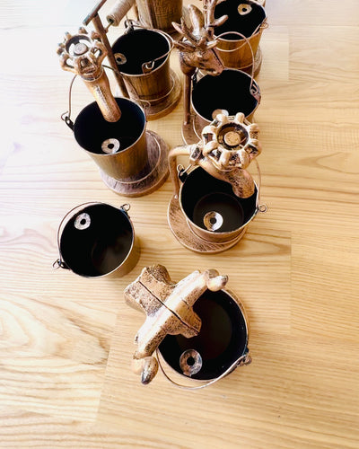 Tyylikäs metallinen tuhkakuppi "Rustic Charm" 19-23 cm korkeus, 8 vaihtoehtoa valittavana, kaiverrus pyynnöstä