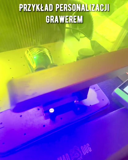 Valknut Käsintehty pieni puhvelinsarvimuki, jossa on pohjoismaisia symboleja, mahdollisuus personointiin lahjaksi kaiverruksella