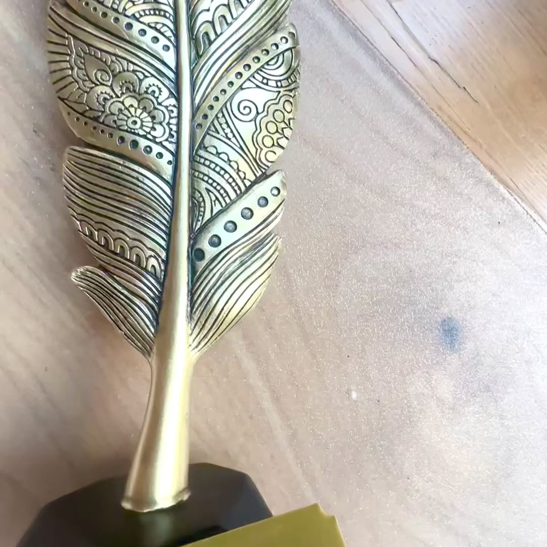 Kultainen koristeellinen sulka 30,7 cm, mahdollisuus kaiverrukseen  