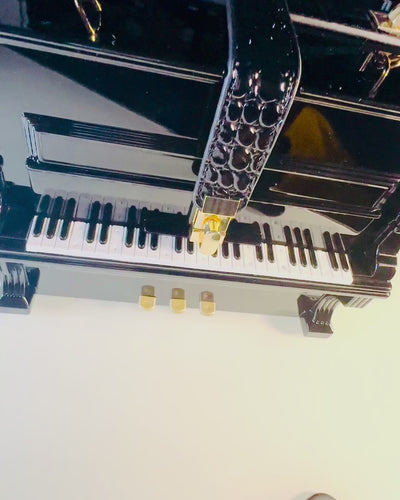 Naisten käsilaukku “Elegancki Fortepian” mustana ja valkoisena