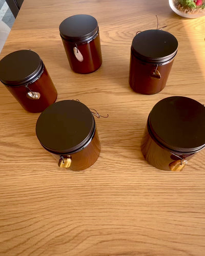 Intentionaalikynttilä Tiikerin Voima – Itsevarmuus ja hyvinvointi, 250 ml, mahdollisuus kannen personointiin lahjaksi