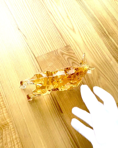 "Złoty Byk" -patsas hartsista, läpinäkyvä muotoilu, mahdollisuus personointiin