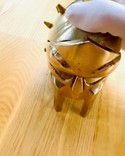 Gladiaattorin Ritarinaamio "Sparta" - mahdollisuus personointiin kaiverruksella