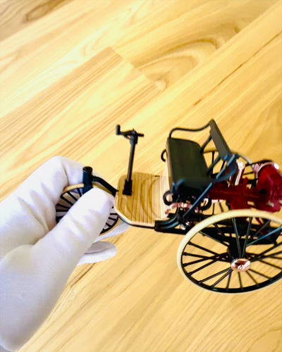 Retro Kolmipyöräinen Benz Patent-Motorwagen - Keräilymalli, personointi kaiverruksella lahjaksi