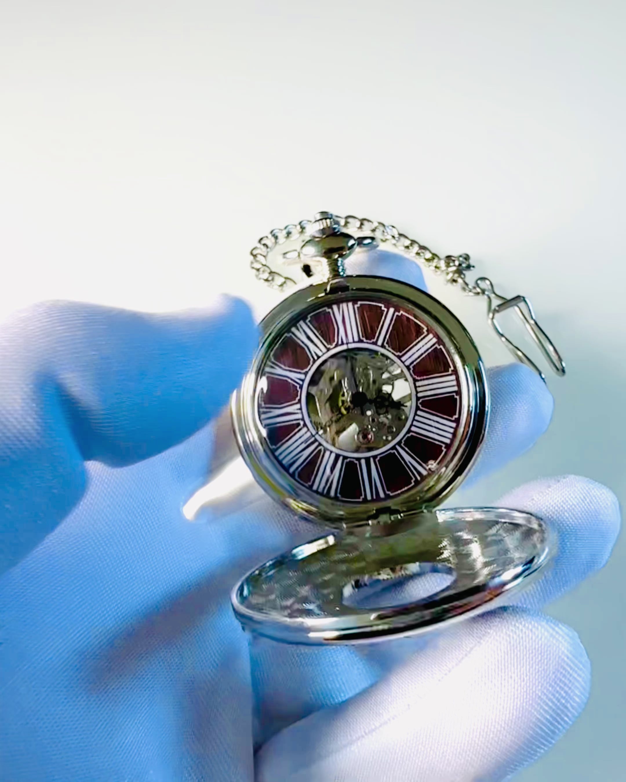 Kaappikello "Heritage Timekeeper" kaiverrusmahdollisuudella