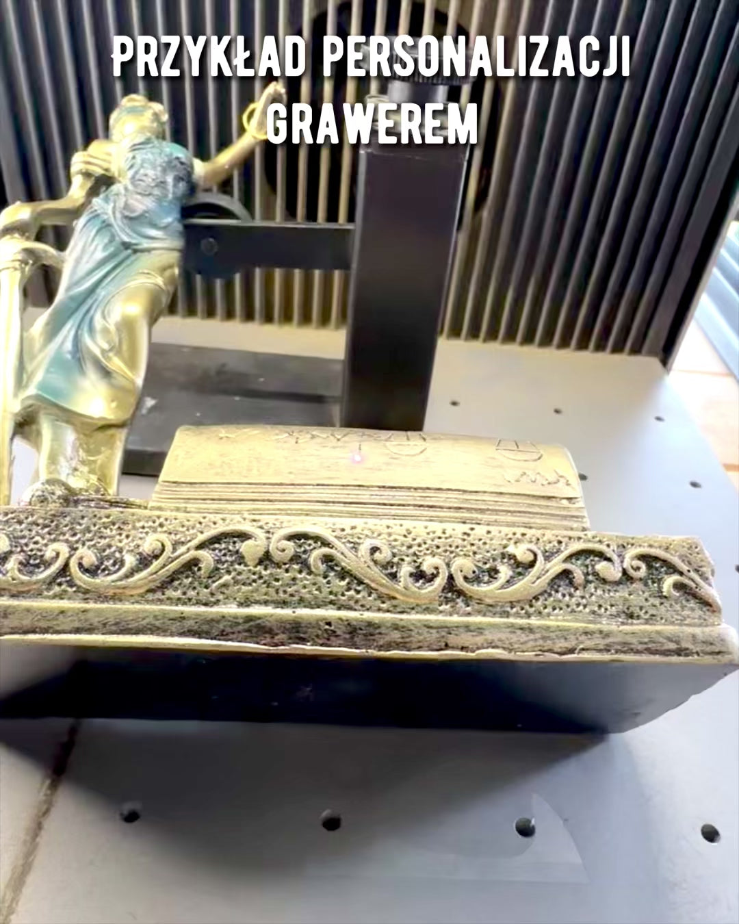 Patsas "Justicia 2" - Oikeuden jumalatar – Taiteellinen koriste hyllylle, hartsikäsityö, personointi kaiverruksella