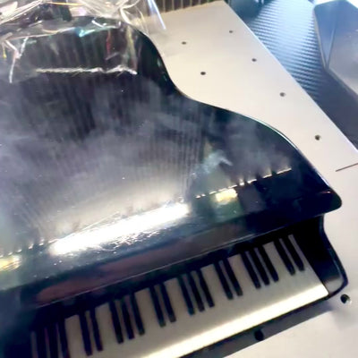 Mini piano personoitavalla kaiverruksella, musta, käsintehty balsapuusta, mittakaava 1:10, täydellinen lahja pianisteille ja musiikin ystäville, korkeus 8 cm