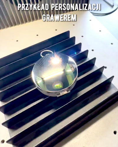 Vedenpitävä Messinkikompassi Hehkuvalla Efektillä - Välttämätön Vaelluksille ja Leirintään, personointi kaiverruksella