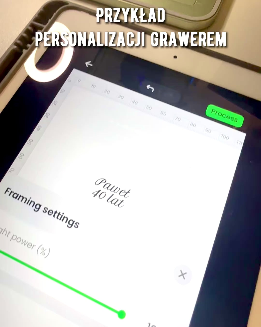Kultainen "Korona Króla" -pullonavaaja, mahdollisuus personointiin kaiverruksella